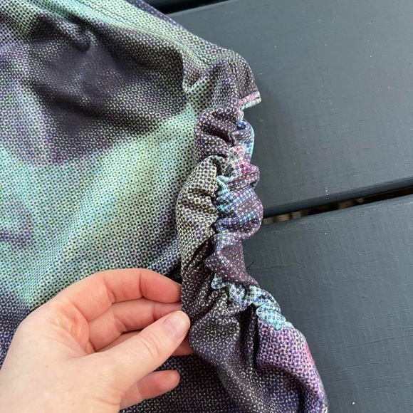 Silence + Noise Women Purple One Shoulder Streetwear City Graphic Crop Top Sz S - Picture 3 of 4